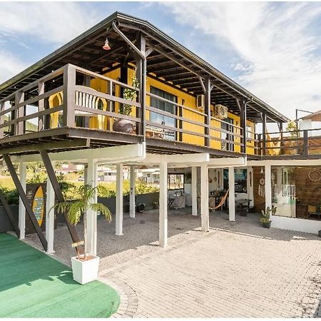 Pousada Container Amarelo Palhoça Екстериор снимка
